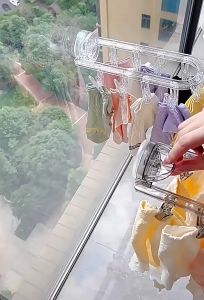 吸盘折叠衣架 - 免打孔家用晾晒  Suction Cup Folding Hanger - No Drilling Indoor Drying Rack