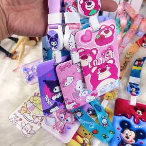 (nhiều mẫu) Dây Đeo Thẻ Hoạt Hình Hello Kitty Kèm Dây Rút Co Giãn Mới Nhất 2026
