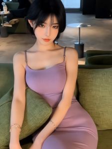 ชุดเดรสยาวคลุมเข่าสายเดี่ยวสีม่วงเซ็กซี่ ชุดเดรสยาวคลุมเข่าเอวสูง ชุดเดรสฤดูร้อน ชุดเดรสแขนกุดคอวี