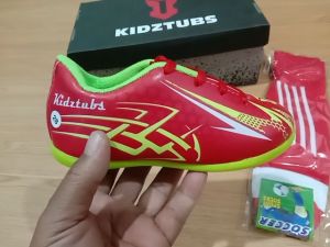 KIDZTUBS Sepatu Futsal Anak Paket Komplit Sepatu Futsal Tas Skin Deker Kaos Kaki Usia 6-10 Tahun Size 28 29 30 31 32 33 34 35 36 37 KDZ1723011625