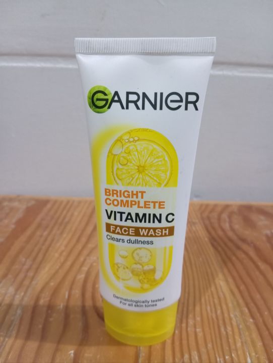 Garnier Bright Complete Vitamin C Face Wash 100 ml
