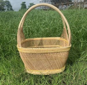 ตะกร้าทางมะพร้าวตะกร้าหิ้ว มี 2 ขนาดให้เลือก แข็งแรง น้ำหนักเบา จับถนัดมือ
