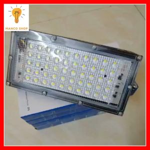 Đèn Led pha ngoài trời trang trí chiếu sáng sân vườn công trình 50W - 220v kháng nước ánh sáng vàng Manco