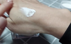 Dr.Jart+V7 Mens and Womens Face Cream a moisturizing brightening concealing and hydrating cream.