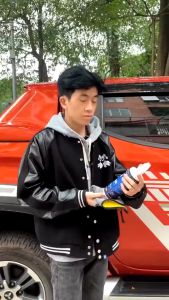 Chai Xịt Vệ Sinh Kính Và Nội Thất Ô Tô XWASH 500ml Làm Sạch Khử Mùi Kính Sofa Nội Thất Xe Hơi Kèm Khăn Lau Kính Cao Cấp