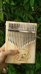 Đàn Kalimba 17 phím QUYNHLEMO Kalimba giá rẻ khắc nhiều hình cute âm hay tặng đầy đủ phụ kiện.