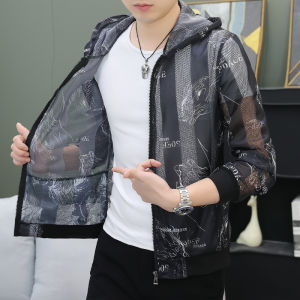 เสื้อแจ็คเก็ตกันแดดตาข่ายฤดูร้อนสำหรับผู้ชาย ทรงหลวม แขนยาว ปกปิด ระบายอากาศได้ดี แห้งเร็ว ผ้าไหมน้ำแข็ง ลายทาง แฟชั่น