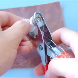 【ready stock】Grommet Handheld Hole Punch Pliers Grommet Machine Hand Press Tool with Silver Grommets of 10mm or 12mm Portable Metal Manual Grommet for Belts Crafts Rubber Poster Handheld metal snap fastener pliers snap fastener five claw snap