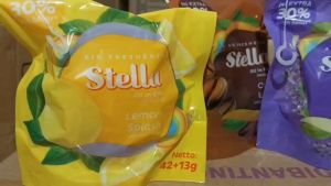 STELLA KEMASAN TERBARU ISI LEBIH BANYAK 42+13 gr/STELLA KEMASAN TERBARU ISI LEBIH BANYAK 42+13 gr / STELLA All In One Pengharum ruangan kamar kantor gudang mobil 42gr / Pengharum Pewangi Semua Ruangan Stella All In One Gantung