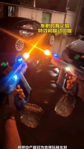 【ปืนฉีดน้ำขายดีช่วงเทศกาลสงกรานต์】ปืนฉีดน้ำไฟฟ้ารุ่นใหม่ปี 2025 ระเบิดน้ำอัตโนมัติ แรงดันสูง ปืนฉีดน้ำระยะไกล ของเล่นสำหรับเด็ก ต่อสู้น้ำ