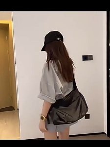 MOUSSON  กระเป๋าสะพายข้างผู้ชายชุดกีฬากันน้ำเรียบง่ายกระเป๋าโท้ทลำลองความจุขนาดใหญ่