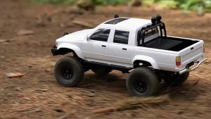 Mô hình xe bán tải Toyota tỷ lệ 1:16 điều khiển từ xa dẫn động 4 bánh có khả năng leo trèo địa hình mạnh mẽ