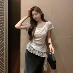 YUEZHONGWEI | เสื้อยืดแขนสั้นไหล่เดียวสีส้มสำหรับผู้หญิงในช่วงฤดูร้อน เสื้อคอวีลูกไม้ทรงเข้ารูป ชุดสองชิ้น แขนกุด ทรงเข้ารูป