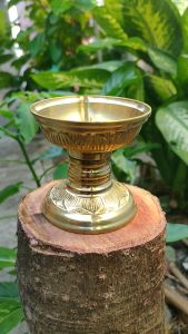 Tempat Lilin Cucuk Kuningan Motif Teratai Lotus 75 cm 1 pcs