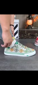 Geometric pattern trendy canvas shoes Retro style colorful geometric pattern lace-up sneakers Fashion geometric pattern low-top casual shoes Retro geometric print canvas shoes