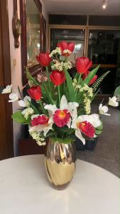 ดอกไม้ประดิษฐ์ แจกเปลี่ยนแปลงดอกไม้ปลอมจัดโทนสีแดง พร้อมกัน