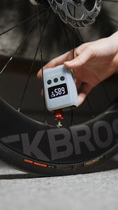 ROCKBROS Mini e-bơm với đo 150PSI Trọng lượng nhẹ AV/FV sạc nhanh Hợp kim Nhôm Xe Đạp Tiny máy bơm không khí điện MTB xe đạp đường trường phụ kiện xe đạp