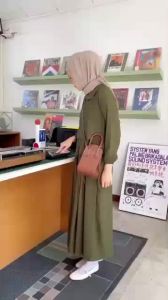 Gamis Wanita Terbaru | Niami Dres Remaja | Fashion Muslim Terbaru\\n\\n Apa Itu Niami Dres Remaja?\\n\\nNiami Dres Remaja adalah merek pakaian yang menyediakan pilihan gamis wanita terbaru dan fashion Muslim terkini. Merek ini memiliki sejarah panjang dalam menghadirkan desain-desain yang elegan dan modern, serta fitur unggulan yang menjadikannya pilihan populer bagi para wanita Muslim.\\n\\n Sejarah Niami Dres Remaja\\n\\nNiami Dres Remaja didirikan dengan tujuan untuk memberikan pakaian yang menarik dan modis kepada wanita Muslim, sambil tetap mempertahankan nilai-nilai agama. Sejak awal, merek ini telah berkembang pesat dengan menghadirkan berbagai desain gamis wanita terbaru dan fashion Muslim terkini.\\n\\n Fitur Unggulan Niami Dres Remaja\\n\\nBeberapa fitur unggulan dari Niami Dres Remaja antara lain:\\n\\n- Desain yang modis dan elegan\\n- Bahan berkualitas tinggi\\n- Harga yang kompetitif\\n- Pilihan warna yang beragam\\n- Kemudahan dalam proses pembelian\\n\\n Desain Gamis Wanita\\n\\nDesain gamis wanita terbaru menampilkan berbagai gaya dan model yang trendi, serta memenuhi kebutuhan fashion Muslim terkini. Berikut beberapa trend desain gamis wanita terbaru yang bisa Anda pertimbangkan:\\n\\n- Desain yang sederhana namun elegan\\n- Model yang cocok untuk berbagai acara\\n- Bahan yang nyaman dan adem\\n\\n Cara Memilih Desain Gamis Wanita yang Tepat\\n\\nBerikut beberapa tips untuk memilih desain gamis wanita yang tepat:\\n\\n- Pertimbangkan bentuk tubuh Anda\\n- Sesuaikan dengan acara atau kesempatan\\n- Pilih bahan yang nyaman dan adem\\n- Pilih warna yang sesuai dengan kepribadian Anda\\n\\n Gamis Wanita Bayar Ditempat\\n\\nMetode pembayaran bayar ditempat adalah salah satu pilihan yang tersedia untuk pembelian gamis wanita melalui Niami Dres Remaja. Berikut beberapa keuntungan dan panduan penggunaan metode pembayaran ini:\\n\\n Keuntungan Menggunakan Metode Pembayaran Bayar Ditempat\\n\\n- Lebih aman karena Anda bisa memeriksa barang sebelum membayar\\n- Fleksibel dalam proses pembayaran\\n\\n Panduan untuk Menggunakan Metode Pembayaran Bayar Ditempat\\n\\nBerikut langkah-langkah untuk menggunakan metode pembayaran bayar ditempat:\\n\\n1. Pilih produk yang diinginkan\\n2. Pesan dan pilih metode pembayaran bayar ditempat\\n3. Konfirmasi pesanan dan jadwal pengiriman\\n4. Terima barang dan bayar di tempat\\n\\n Fashion Muslim Terbaru\\n\\nFashion Muslim terbaru menawarkan berbagai pilihan gaya dan model yang trendi, serta memenuhi kebutuhan fashion Muslim terkini. Berikut beberapa tips dan rekomendasi untuk memadukan gamis wanita dengan fashion Muslim terbaru:\\n\\n Tips Memadukan Gamis Wanita dengan Fashion Muslim Terbaru\\n\\nBerikut beberapa tips untuk memadukan gamis wanita dengan fashion Muslim terbaru:\\n\\n- Pilih warna yang senada atau kontras\\n- Padukan dengan aksesoris yang sesuai\\n- Sesuaikan dengan acara atau kesempatan\\n\\n Rekomendasi Fashion Muslim Terbaru untuk Gamis Wanita\\n\\nBerikut beberapa rekomendasi fashion Muslim terbaru yang bisa dipadukan dengan gamis wanita:\\n\\n- Hijab berwarna senada atau kontras\\n- Aksesoris emas atau perak\\n- Sepatu flat atau high heels\\n- Tas tangan atau selempang\n}