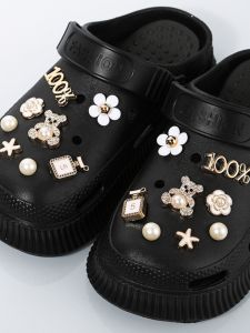 Crocs Clogs เพชรตกแต่งรองเท้าผู้ชายหรูหรารู้สึกเด็กตกแต่งหัวเข็มขัดรองเท้า Diamond Clogs