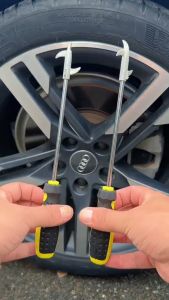 Cây móc vệ sinh bánh xe hơi tua vít 3 chấu gỡ sỏi đá lốp ô tô