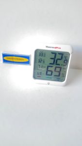 THERMOSTAT HIGH QUALITY THERMOMETER PENGUKUR SUHU RUANGAN DAN KELEMBAPAN CELCIUS ADA INDIKATOR BATERAI LAMPU BACKLIGHT