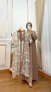 Fashion Muslim Wanita Modis Model 2024