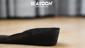 แผ่นเจลนุ่มสีดำสวมใส่สบาย พื้นรองเท้าเสริมความสูงอย่างรวดเร็ว ดูดซับแรงกระแทก 35-46