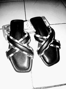 Sandal Flat wanita kekinian