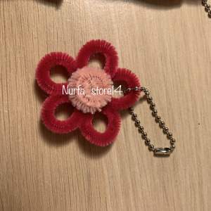Gantungan Kunci Mini Kawat Bulu/Pipe Cleaner bunga daisy/Hadiah/Gift/Kado Bestie/Wisuda Aksesoris