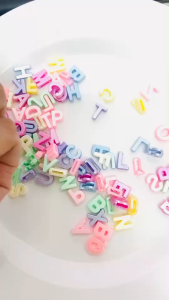 ลูกปัด ABC อักษร สีพาสเทล คละสี เคลือบมุก รูสี่เหลี่ยม 12mm อุปกรณ์งานฝีมือ ของตกแต่งชิ้นงาน ฃสยร้อย พวงกุญแจ DIY