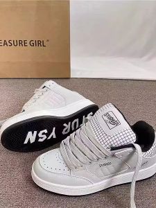 รองเท้าผ้าใบผู้หญิง Uninity 2025 รองเท้าผ้าใบลำลอง สีเทา ทรงขนมปัง สไตล์ฮ่องกง รองเท้าผ้าใบลำลอง สวมใส่สบาย ระบายอากาศได้ดี ทรงส้นแบน ฤดูใบไม้ผลิ