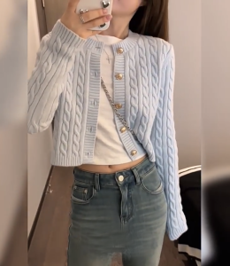 2025 Gentle Autumn Candy Colored Baby Blue Knitted Short Sleeve Sweater Cardigan Womens Fashion Sun Protection Outerwear