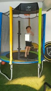 Sanook Trampoline แทรมโพลีนที่กระโดด ขนาด 6 ฟุต( 1.80 เมตร) รุ่น Sanook Trampoline กระโดดได้ 2-3 คน รับน้ำหนักได้ 150-180 กก. แถมฟรีแป้นบาส ออกแบบจากนิวซีแลนด์