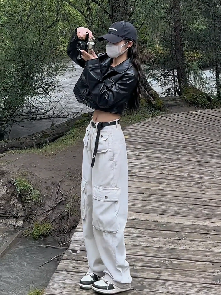 เสื้อแจ็คเก็ตหนังสั้นแขนยาวฤดูใบไม้ผลิ 2024 สำหรับผู้หญิง ดีไซน์เก๋ไก๋ ทรงสลิมฟิต ทรงมอเตอร์ไซค์ ทรงเข้ารูป ทรงเข้ารูป