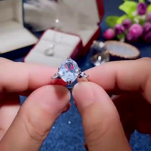Huitan Elegant Oval Cubic Zirconia Crystal Rings for Women Stylish Female Accessories Party Finger Ring Luxury Jewelry Wholesale