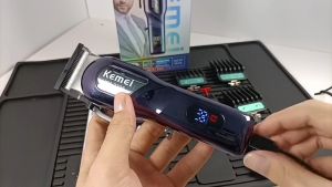 KEMEI ปัตตาเลี่ยนตัดผมไร้สาย รุ่นKM-2335 ดีไซน์คลาสสิค บอดี้สีม่วง ใบมีดสแตนเลส รอบหมุน 6500rpm