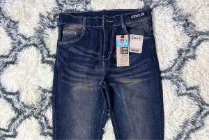 Celana jeans cutbray whisker volt 2