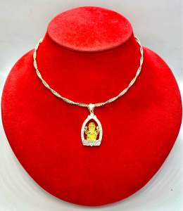 สร้อยคอช็อคเกอร์ 2 กษัตริย์ พร้อมจี้พระพิฆเนศล้อมด้วยเพชรสวิต ช่วยเสริมบารมีค้าขายร่ำรวยเงินทอง สร้อยคอมีน้ำหนัก 1 บาทความยาว 18 นิ้ว