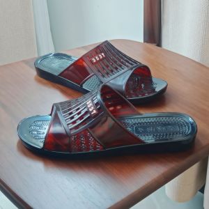 Trendy Jelly Slippers for Men Anti-Slip Soft Rubber Wear-Resistant Odor-Resistant Classic Sandals Flat Heel All-Season Casual Footwear