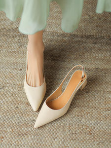 รองเท้าแตะส้นสูงหัวแหลมสไตล์ฝรั่งเศสสำหรับผู้หญิงในช่วงฤดูร้อนปี 2025 รองเท้าแตะส้นหนาแบบสวมหัวพร้อมสายรัดแบบหนีบข้างหลัง