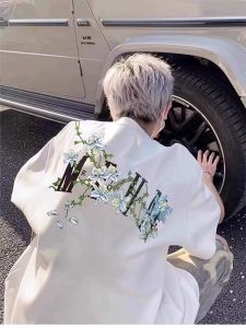 เสื้อยืดแขนสั้นผ้าฝ้ายแท้ปักลายดอกไม้สไตล์อเมริกันสำหรับผู้ชาย ทรงหลวม สไตล์ฤดูร้อน ทรงหลวม เสื้อตัวบน