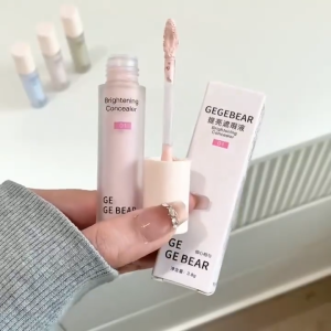 GEGE BEAR คอนซีลเลอร์ คอนซิลเลอร์ ปากกาคอนซีลเลอร์ เนื้อลิขวิด ปกปิดรอยสิว รอยคล้ําใต้ตา กระจ่างใส ปกปิดขอบตาเรียบเนียนและบางเบา กันเหงื่อ ติดทนนาน