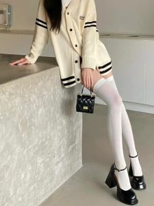 ถุงเท้าตาข่ายผ่านเข่าผ่าข้างริเริ่มเท็นด์ฤดูใบไม้ผลิและฤดูใบไม้ร่วงทรงบัวสักขีป้ายกำไลกำจับที่สานถุงเท้าลำลอง ท่อหูฟ้ายาว เต็มแข้ง มุ้งลายคราบเมฆ