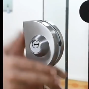 Khóa cửa kính cường lực dày 10-12mm làm bằng inox 201 (khóa 1 bên kèm 3 chìa)