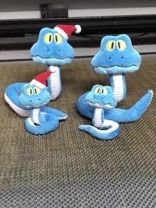Bandai | Đồ Chơi Nhồi Bông Gary Snake 2026 Mới Anime Hot Đồ Trang Trí Khớp Nối Xoay Được Gối Ôm Sofa Uốn Cong Quà Tặng Cho Mọi Lứa Tuổi