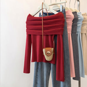 เสื้อสเวตเตอร์ถักแขนยาวไหล่เดียวสีแดง เสื้อชั้นในผู้หญิง แฟชั่นฤดูใบไม้ผลิและฤดูใบไม้ร่วง ดีไซน์เก๋ไก๋ ผู้หญิงสุดฮอต เสื้อชั้นในสีพื้น