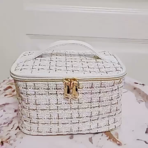 Túi Tiện Ích Để Đồ Trang Điểm Rộng Rãi Kẻ Ô Cake Siêu Xinh RQN2697 - requane