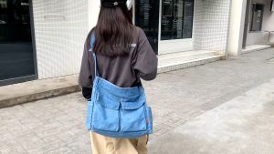 koreafashionshop(KR2275) กระเป๋าสะพายข้างผ้ายีนส์ ขนาด14.5นิ้ว มี 2สี