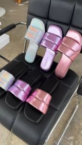 Ruby Star Metallic รองเท้าแตะหน้านุ่ม พื้นนิ่ม หน้าเท้ากว้างใส่สบาย