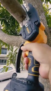 KEELAT 6 in Mini Chainsaw Electric Cordless Chain Saw Portable Hand Chainsaw Wood Cutter Rechargeable Battery Tree Branch Pruner